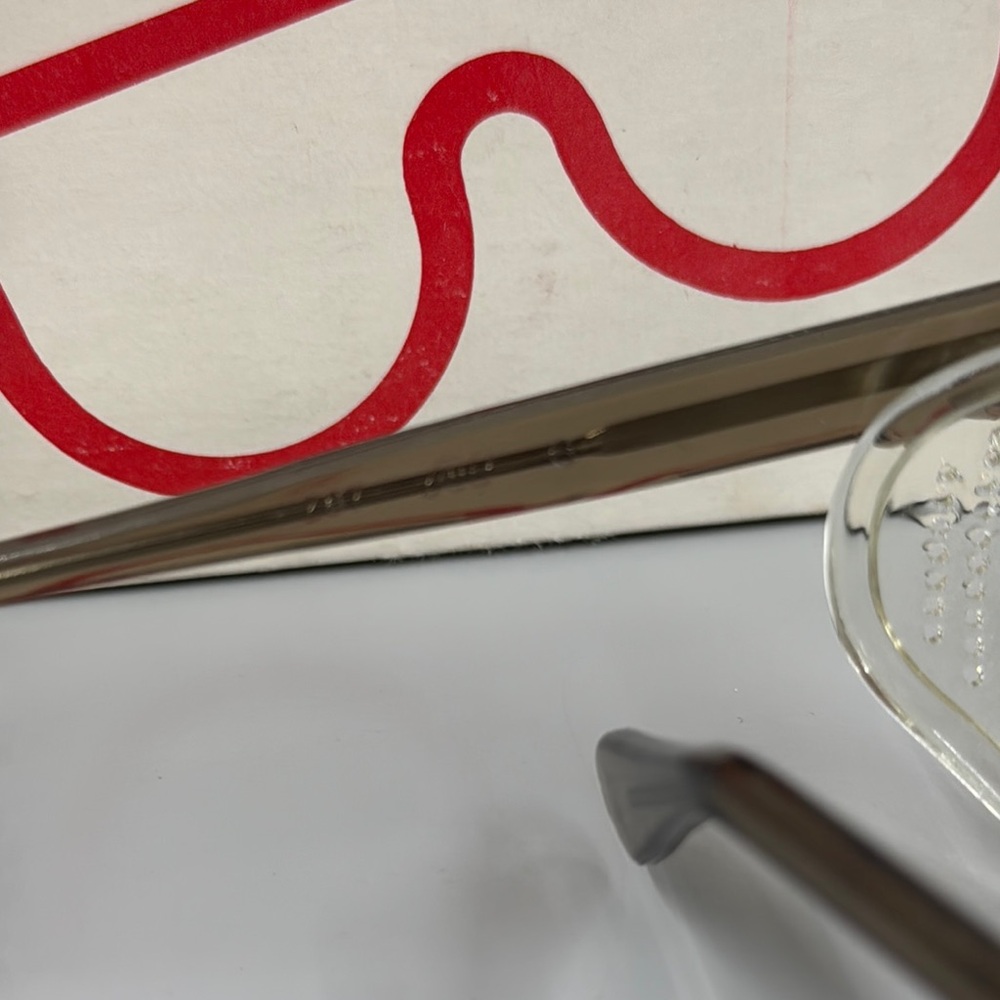 Gray and Black Cat-Eye Glasses with Vintage Design - Picture 6 of 7